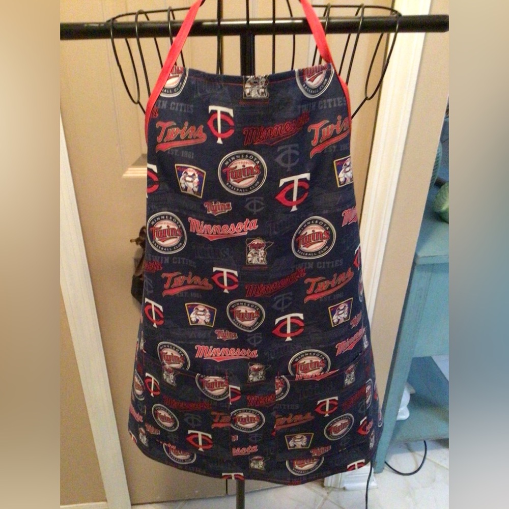 Minnesota twins apron/smock